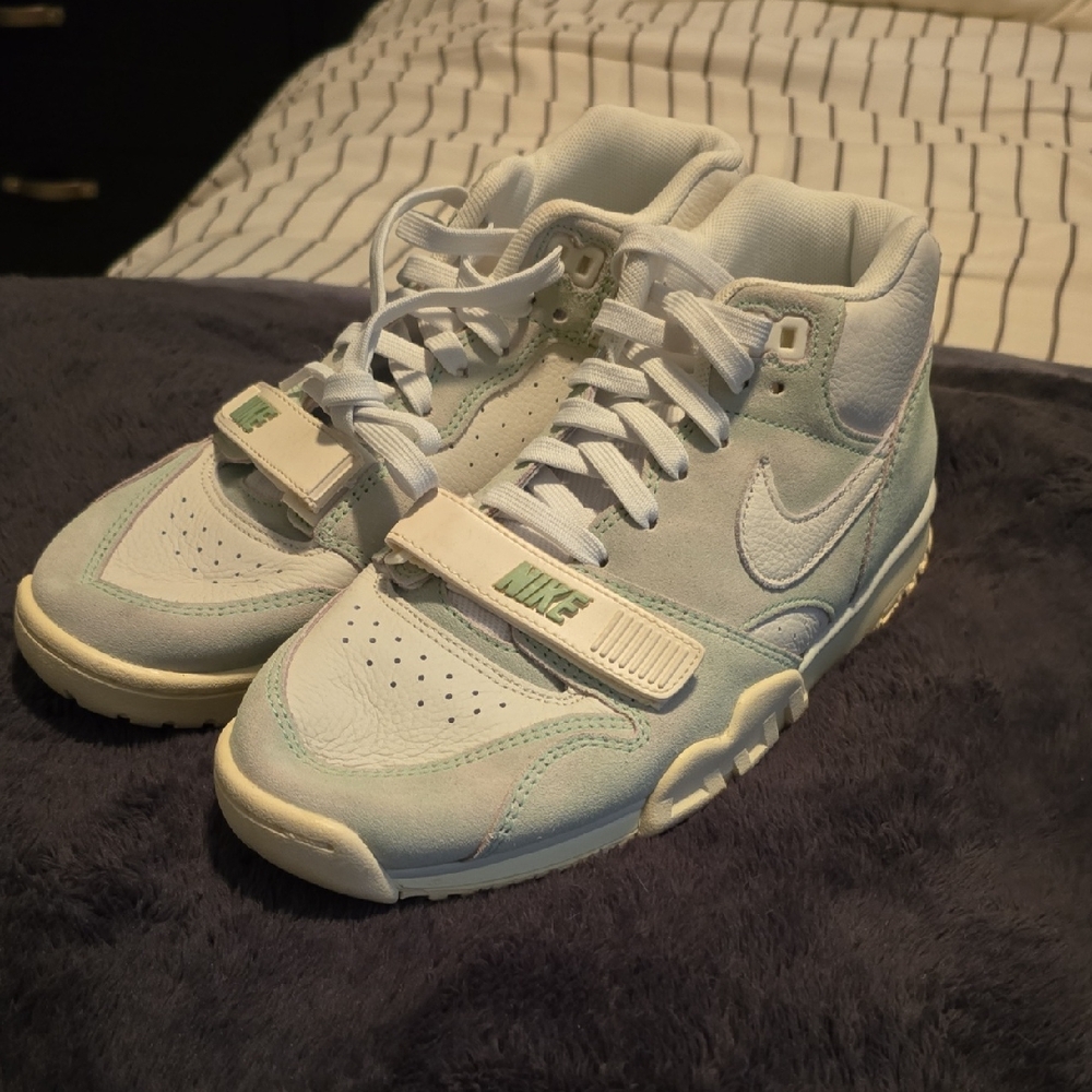 Nike High-Top Sneakers in White and Light Green